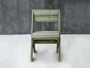 DeckFusion wooden garden chair (natural finish)