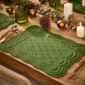 Set of 2 Luxury Green Quilted Scalloped Christmas Dinning Table Placemats Table Clothes 50cm