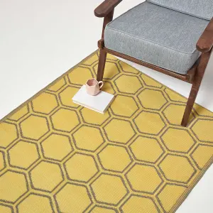 Homescapes Yellow Outdoor Rug with Honeycomb Pattern, 182 x 122 cm