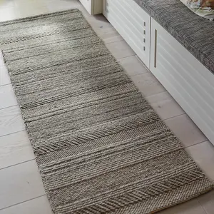 Grey Handmade Luxurious Modern Striped Easy to clean Rug for Dining Room, Bed Room, and Living Room-120cm X 170cm