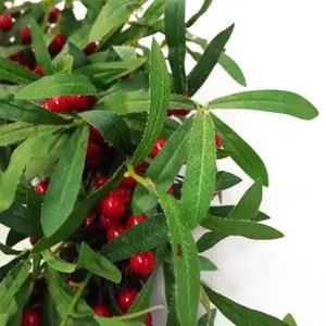 60cm (24 inches) Large Luxury Christmas Mistletoe Leaf and Red Berry Floristry Wreath