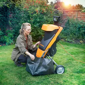 LawnMaster Impact Garden Shredder 2400W, Max diam. 40mm, 50L collection bag and rapid blade system. 2 Year Guarantee