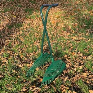 Long Handled Leaf Collecting Grabs