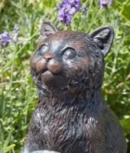 Solar Powered Garden Ornaments Outdoor Cat Statue With Multicoloured LED Lights Weatherproof Durable Animal Solar Garden Lights