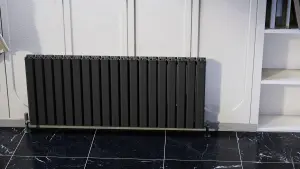 Aluminum Radiator Compatible with Heat pump. Model "pioneer Plus" Black. 1330mm.Heigth500mm. Btu/hr:8391