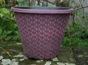 Recycled Plastic Planter Pot - 11" Wicker Black Red