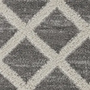 Diamond Shaggy Grey Modern Woven effect Medium Rug, (L)160cm x (W)120cm