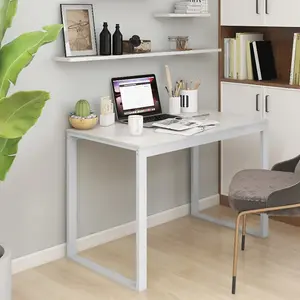 Berkfield Computer Desk White 110x60x73 cm Engineered Wood