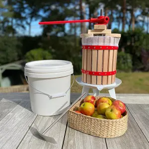 Traditional Fruit and Apple Press (6 Litre) with Straining Bag and Pulping Bucket