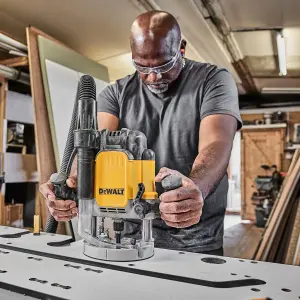 DeWalt 2300W 240V Corded Plunge Router DWE625KT-GB