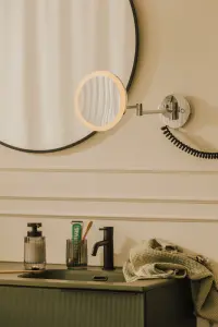 Cosmic Wall Magnifying Mirror With Adjustable Led Light Chrome Essentials (LED)(X5)(4.5W 100-240V)