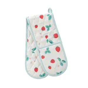 Catherine Lansfield Kitchen Strawberry Garden 18x88cm Double Oven Glove Cream/ Red