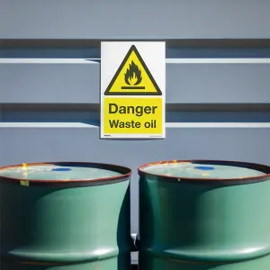 Sealey Warning Safety Sign Danger Waste Oil Rigid Plastic 200 x 300mm SS60P1