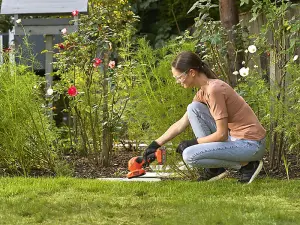 BLACK & DECKER BCSS18D1 18v Shrub trimmer