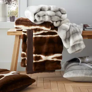 Catherine Lansfield Flint Cosy Faux Fur 45x45 cm Cushion Chocolate