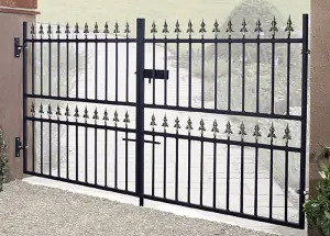 Balmoral Premium Spear Top Low Double Driveway Gate - Steel - Fits Gap 3353 mm x 1168 mm High - Electro Galv./Black Powder Coated