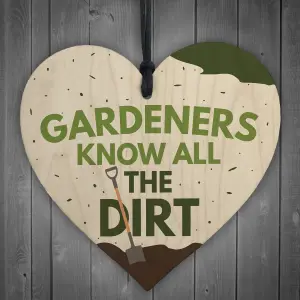 Red Ocean Gardeners Know The Dirt Wooden Hanging Heart Novelty Garden Plaque Gift Gardening Sign