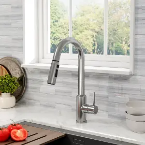 Single Stainless Steel Lever Handle Kitchen Tap with Pull-Out Hose in Silver