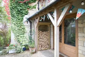 Small Wooden Overlap Log Store