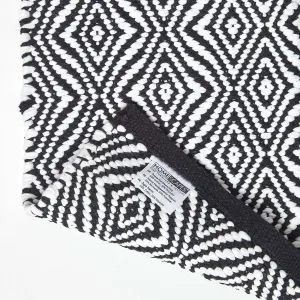 Homescapes Trance Black and White Diamond Pattern Recycle Fibre Rug, 160 x 230 cm