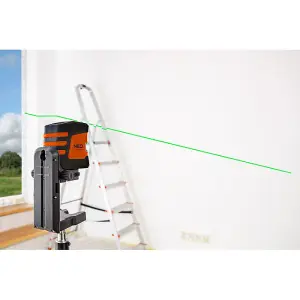 Self-leveling cross line laser level 20 m, green, with pouch and magnetic holder