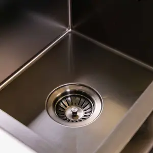 Mockeln - 1.5 Bowl Stainless Steel Kitchen Sink - Inset or Undermounted - Gun Metal Finish - 670mm x 440mm x 200mm