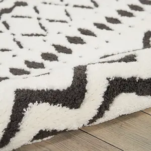 White Shaggy Modern Geometric Moroccan Rug Easy to clean Living Room Bedroom and Dining Room-160cm X 221cm