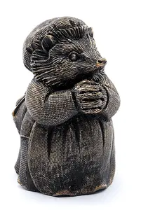 Beatrix Potter Mrs Tiggy-Winkle Cane or Stake Topper (CCBP0004) - L4 x W4.5 x H8 cm