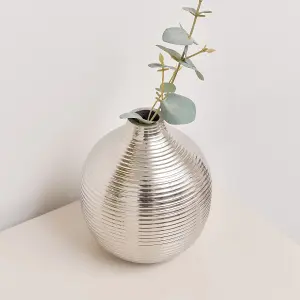 Melody Maison Silver Metal Ribbed Swirl Vase - 17cm