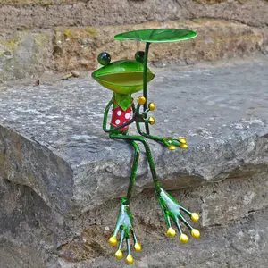 Lepanto Metal Frog with Leaf Umbrella Decorative Statue