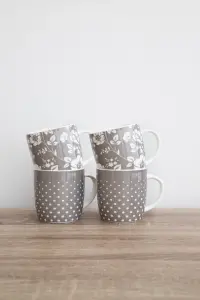 KitchenCraft 4-Piece Grey Floral / Polka Dot Mug Set