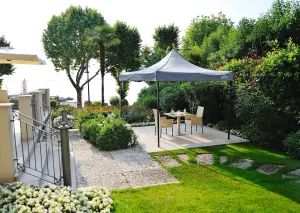 Dellonda Premium 2x2m Pop-Up Gazebo & Side Walls with Carry Bag, Stakes & Weight Bags