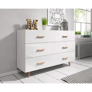 Katelin 4 Drawer 125Cm W Solid Wood Chest Of Drawers White Matte/White Gloss