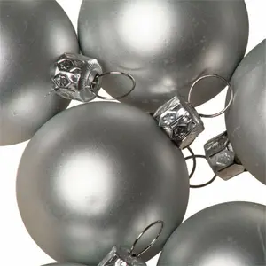 Luxury Shatterproof Bauble (Set of 18) Silver Satin / 6cm H x 6cm W x 6cm D