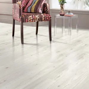 Green Bloom Oak White Ivory Wood Effect Laminate Flooring 12mm Thick Suitable for Underfloor Heating 1.453 m²Per Pack