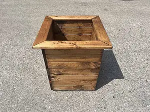 1Pc Large Windsor Planter - W48 x D48 x H53 - Redwood