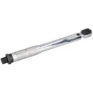 1/4in Drive Torque Wrench 5 to 25 Nm and Metric 6 Sided Deep Sockets 4 to 14mm