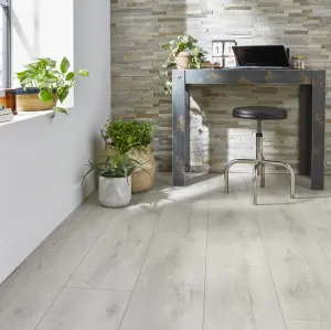 GoodHome Newlyn Grey Wood planks Oak effect Laminate Plank Sample