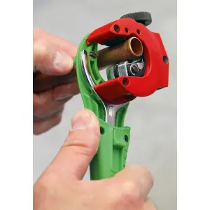 Sealey Professional 2-in-1 Ratchet Pipe Cutter Heavy Duty 6-28mm AK5065