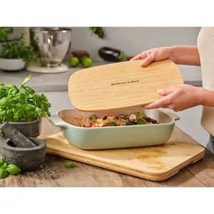 KitchenAid Stoneware Rectangular Dish with Bamboo Lid Pistachio / 26cm