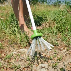 Eco-friendly Bug Trap Catcher- Spider Catcher - Non-toxic No Harm To People - Extra Long With Handle - Safely & Humanely Removes