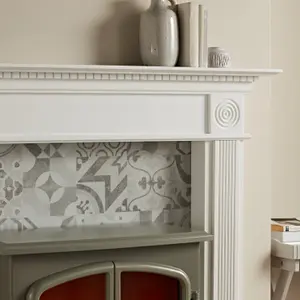 Focal Point Woodthorpe White & black MDF Artisian Fireplace surround set