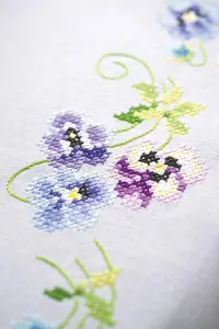 EMB T/CLTH P/PANSIES - Embroidery Kit: Tablecloth: Pretty Pansies - Vervaco