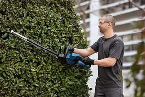 Bosch GHE 18V-60 18V Professional Cordless Brushless Hedge Trimmer + 4ah Procore