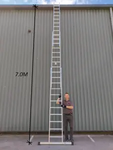 Triple Extension Ladder 3 x 11 Rung 7.0m Max Open Height 3.0m Closed