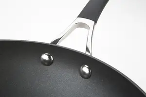 Circulon Momentum Black Round Aluminium Induction Suitable Dishwasher Safe Non-Stick Frying Pan 22cm