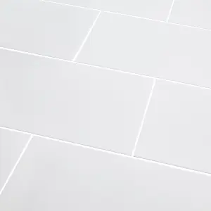 Perouso White Gloss Flat Glossy Tile Ceramic Indoor Wall Tile, Pack of 6, (L)600mm (W)300mm