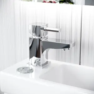 Nes Home Pilton 2 in 1 Close Coupled Pan, Cistern, Seat & Boston Basin Mono Mixer Tap