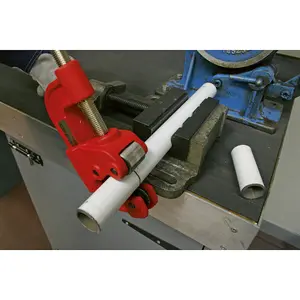 Professional Heavy Duty Die-Cast Pipe Cutter for Steel and Cast Iron - 10mm to 50mm Capacity