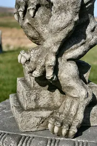 Stone Cast Guardian Gargoyle Statue